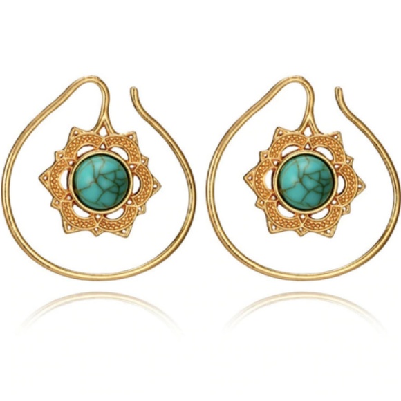 Jewelry - Host pick 🎉🎉 Spiral Star Flower Shape earrings